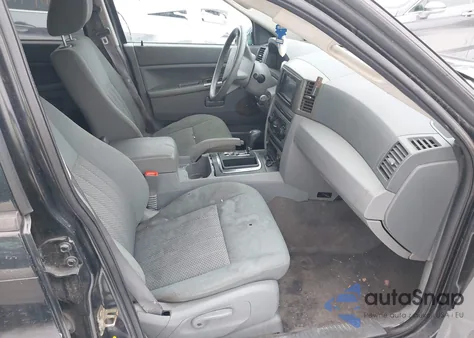 2005 Jeep Grand Cherokee Laredo z USA, uszkodzony, nr VIN 1J8GR48K35C637433